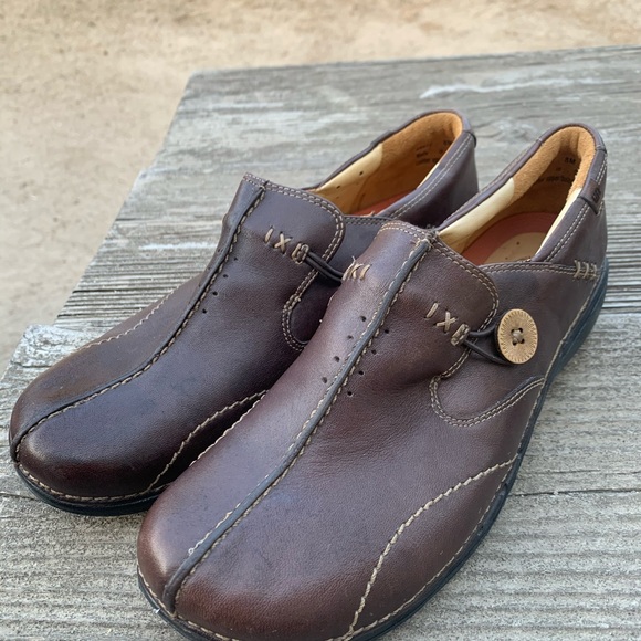 clarks unstructured slip on